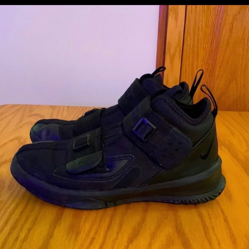 Nike Lebron Soldier 13 Xll Triple black youth Basketball Sneakers (size 4).